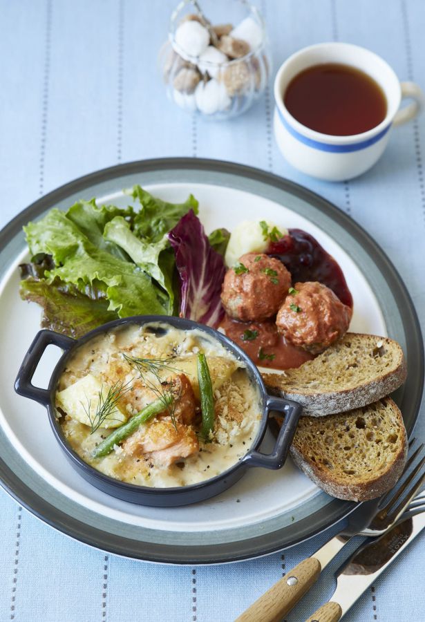 スモークサーモングラタンのフィンランドプレート 1285円　※時間帯によりセット内容、価格に変動あり