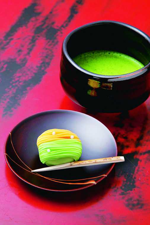 金沢のお茶人が好む「吉はし」の上生菓子と抹茶のセット800円