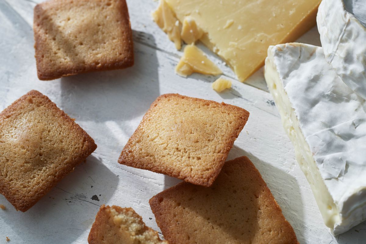 チーズフィナンシェ 4個入り864円（税込）　　8個入り1620円（税込）　12個入り2430円（税込） 16個入り3240円（税込）※すべて箱入り