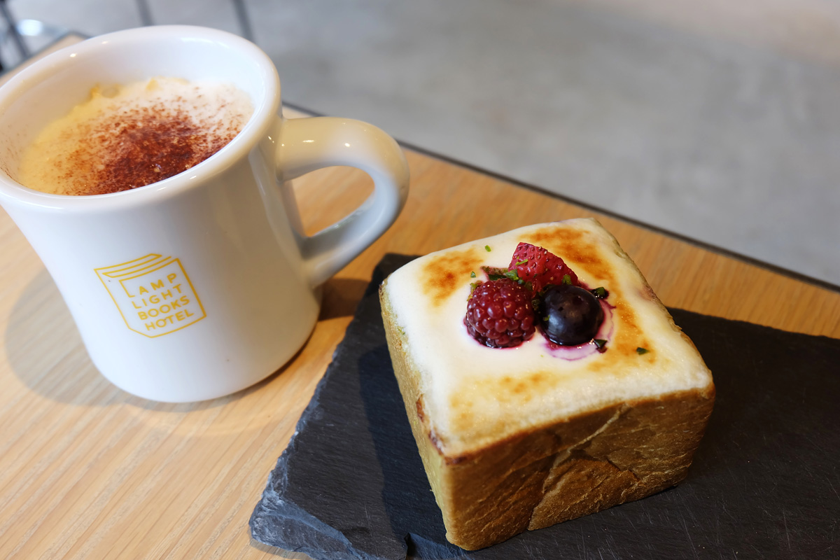 グラタンベリー　250円、チョコレートラテ　450円