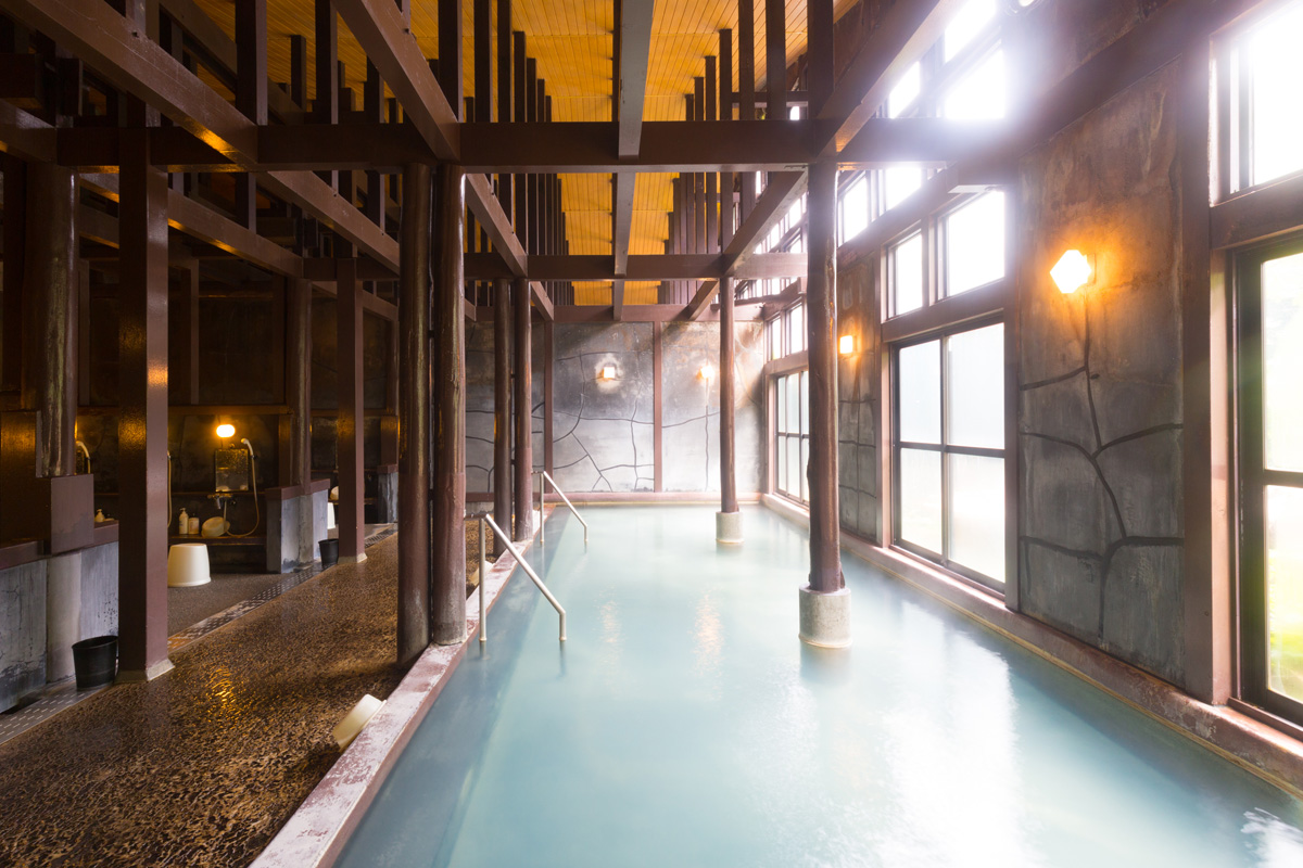 日帰り入浴は10～21時（最終受付20:30）で、大人500円、3才～小学6年生400円