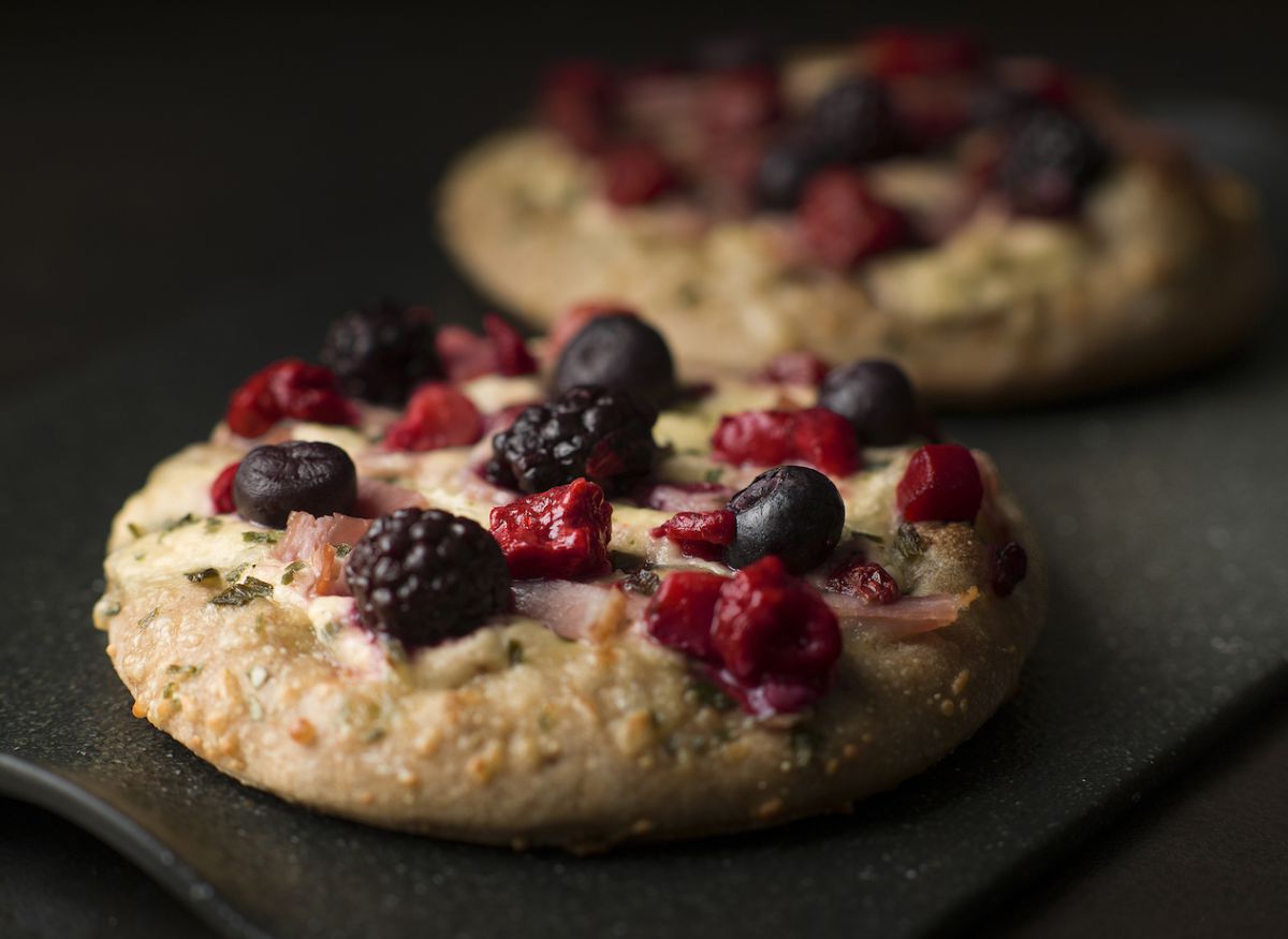 ミックスベリーのタルトフランベ風