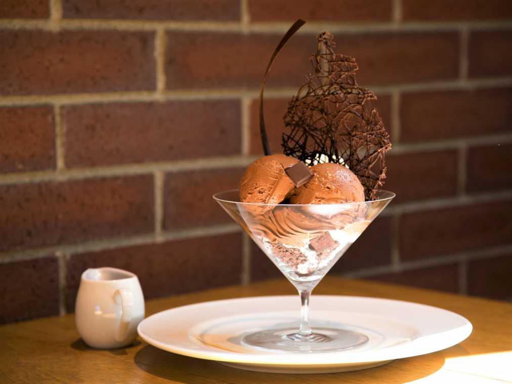 1日10食限定。チョコレートの羽根をもつチョコレート専門店の贅沢濃厚パルフェって？