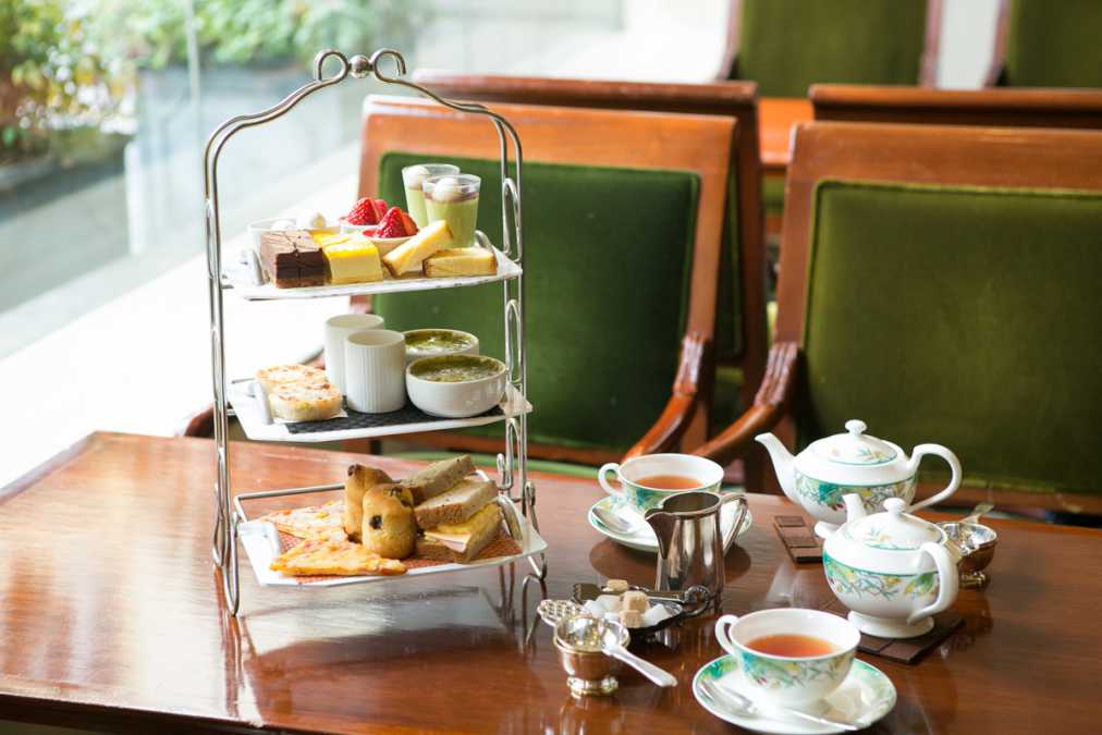 プレミアムアフタヌーンティーセット 2150円(写真は2名分)