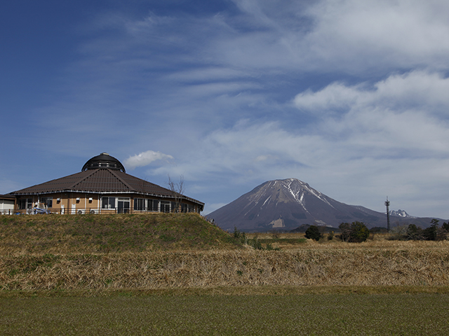 大山を望むドーム型の建物が「大山望」