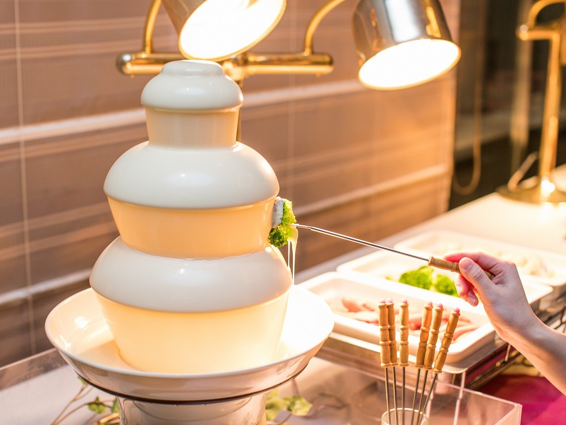 平日1000円の銀座ランチビュッフェはチーズ料理が時間無制限で食べ放題！