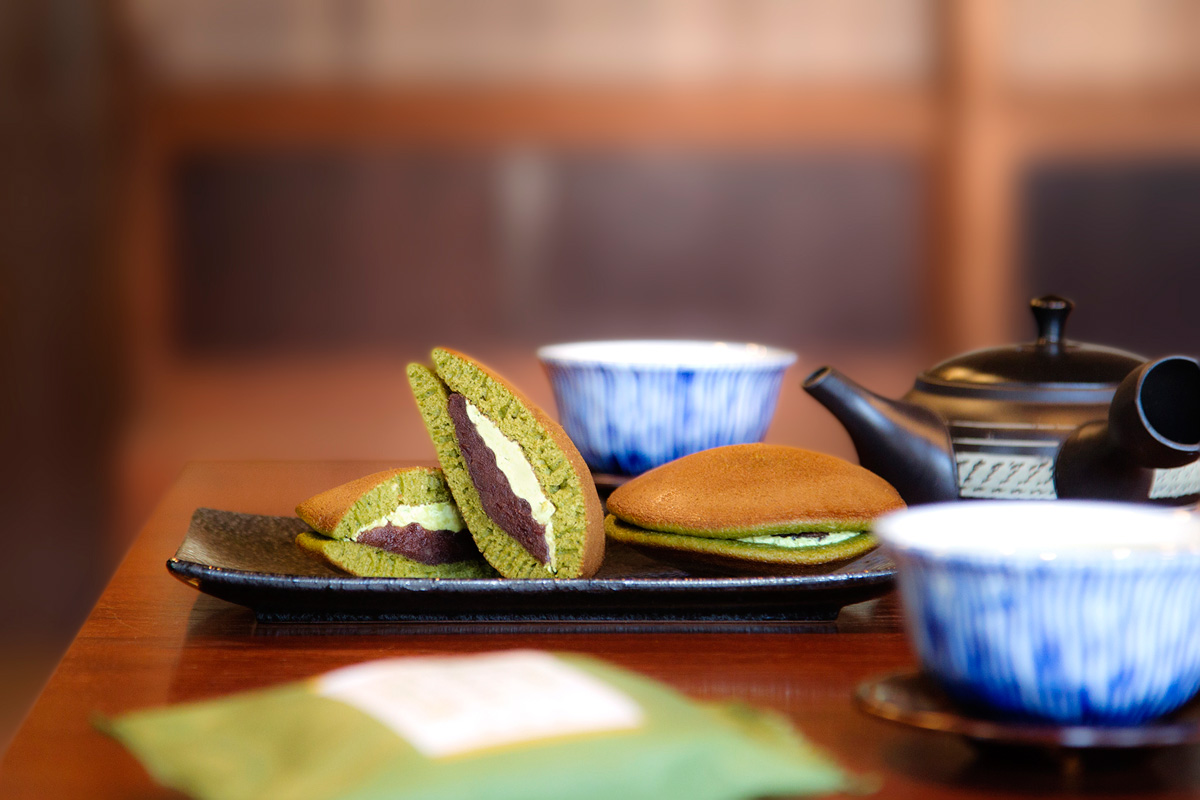 つぶあん＆抹茶バタークリームをサンドした「抹茶どらやき」（1個216円）。日持ちは10～14日間