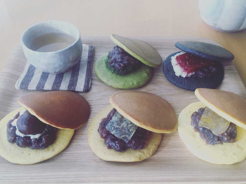 人気店「森のおはぎ」の新展開！こんがり“キツネイロ”が並ぶ、どら焼専門店