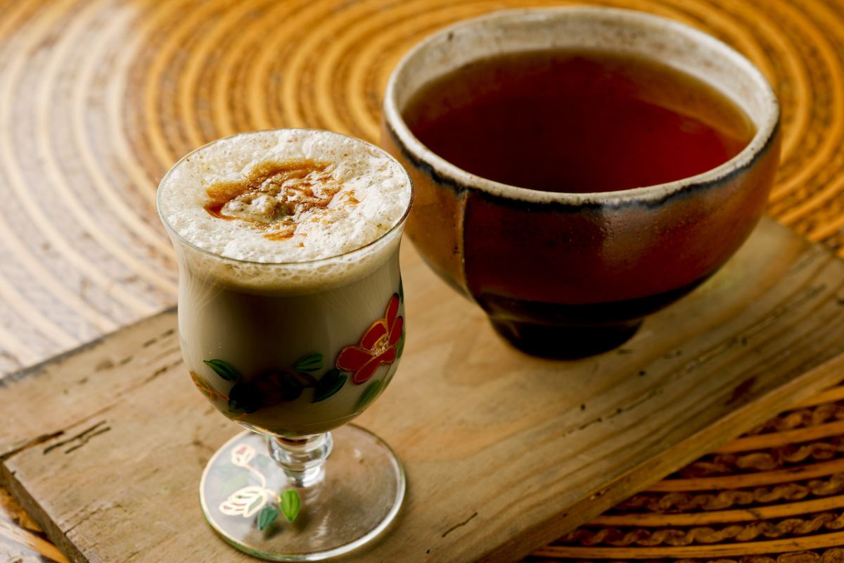 日本茶カクテル1700円～（別途要チャージ代300円）