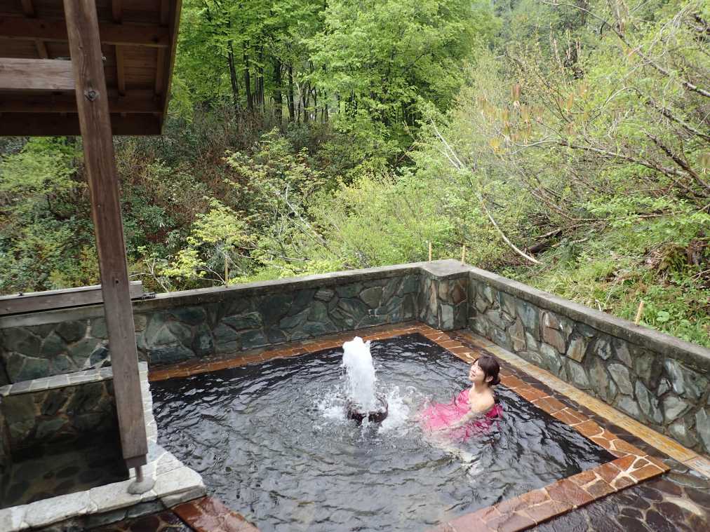夏こそ温泉!?ぬる湯で「冷え」対策!!【温泉家・北出恭子のお悩み解決温泉旅vol.7】
