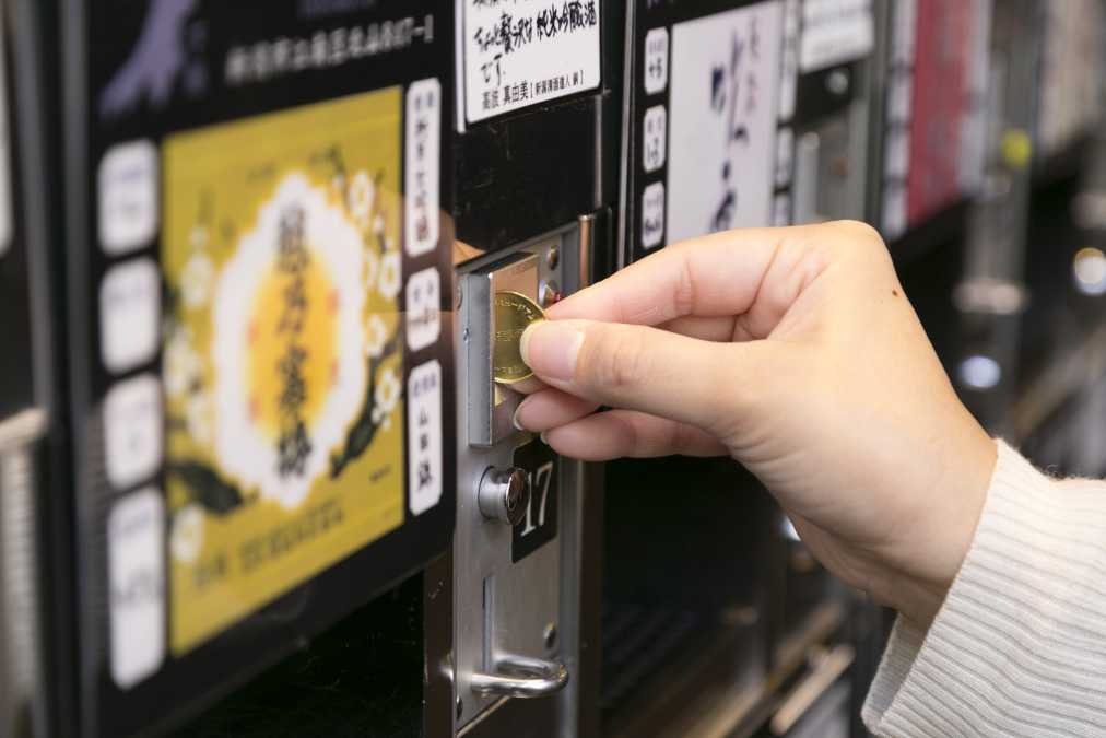 試飲機のひとつひとつをよく見ると、それぞれ銘柄の飲み口や特徴が書かれています。