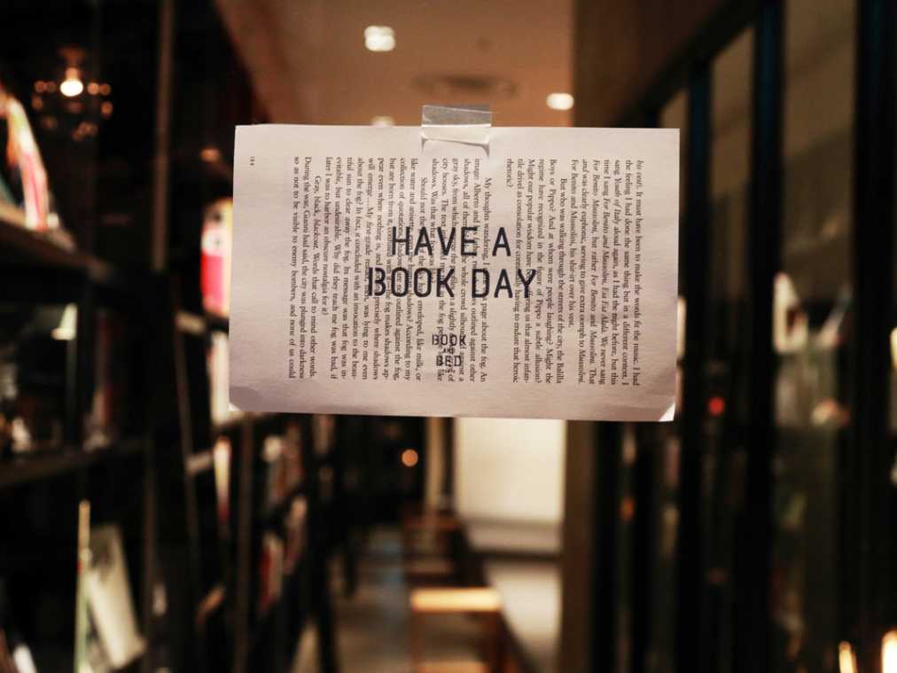 終電を逃したらPARCOにお泊まり！本棚に埋もれて眠る幸せホステル