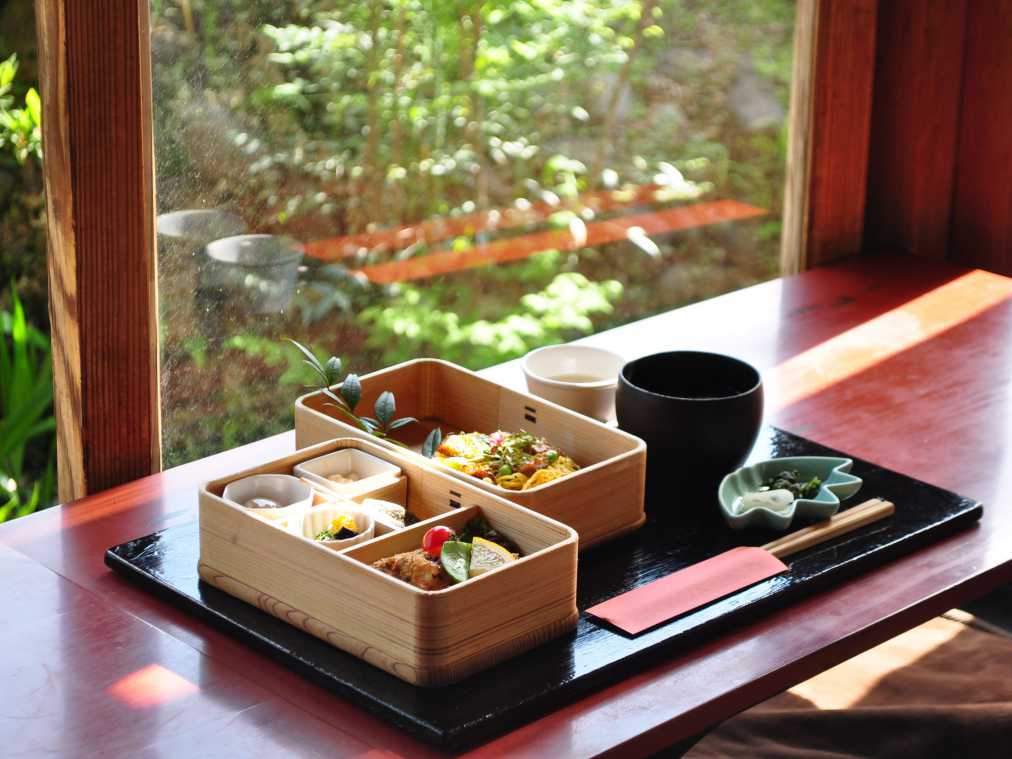 パワスポで有名な蒲生の武家屋敷カフェ。縁側でまったりランチ