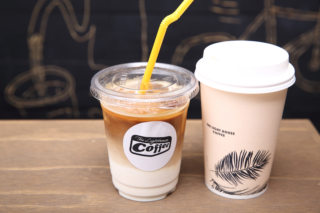 北海道ラテM570円（左ICE、右HOT）