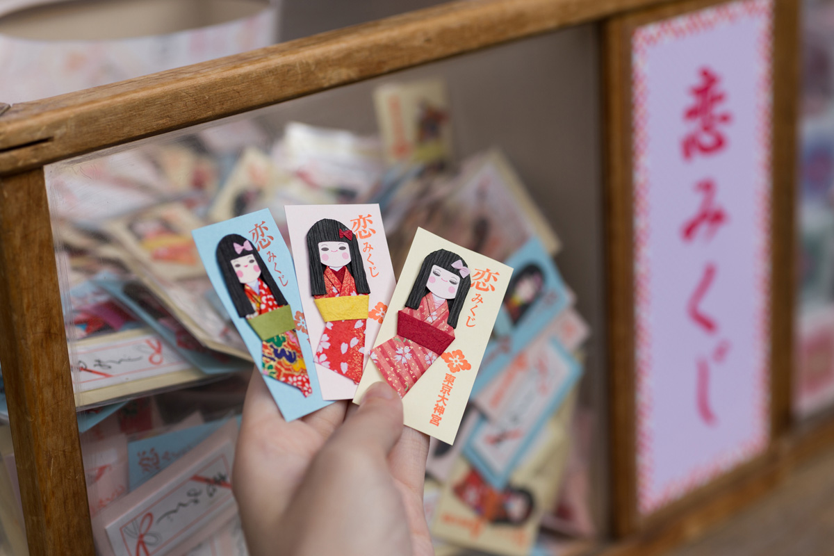 「恋みくじ（恋人形付き）」200円