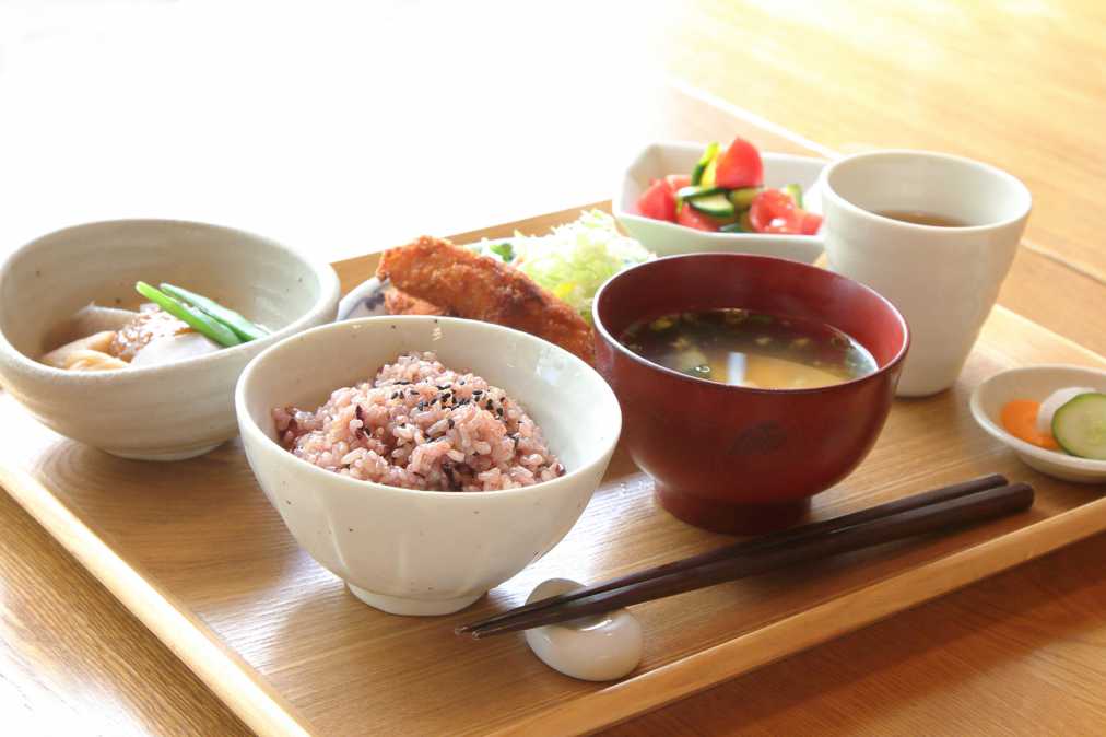 季節の一汁三菜ランチ 1000円（平日、土・日曜、祝日は1500円）