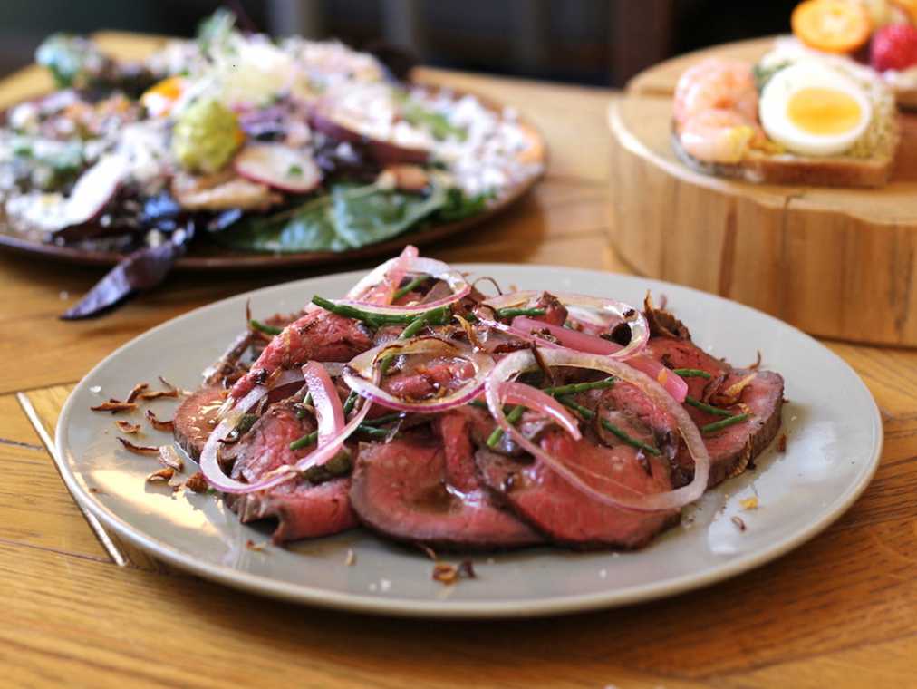 レトロかわいい「中之島図書館」のカフェで、デンマーク発オープンサンドはいかが？