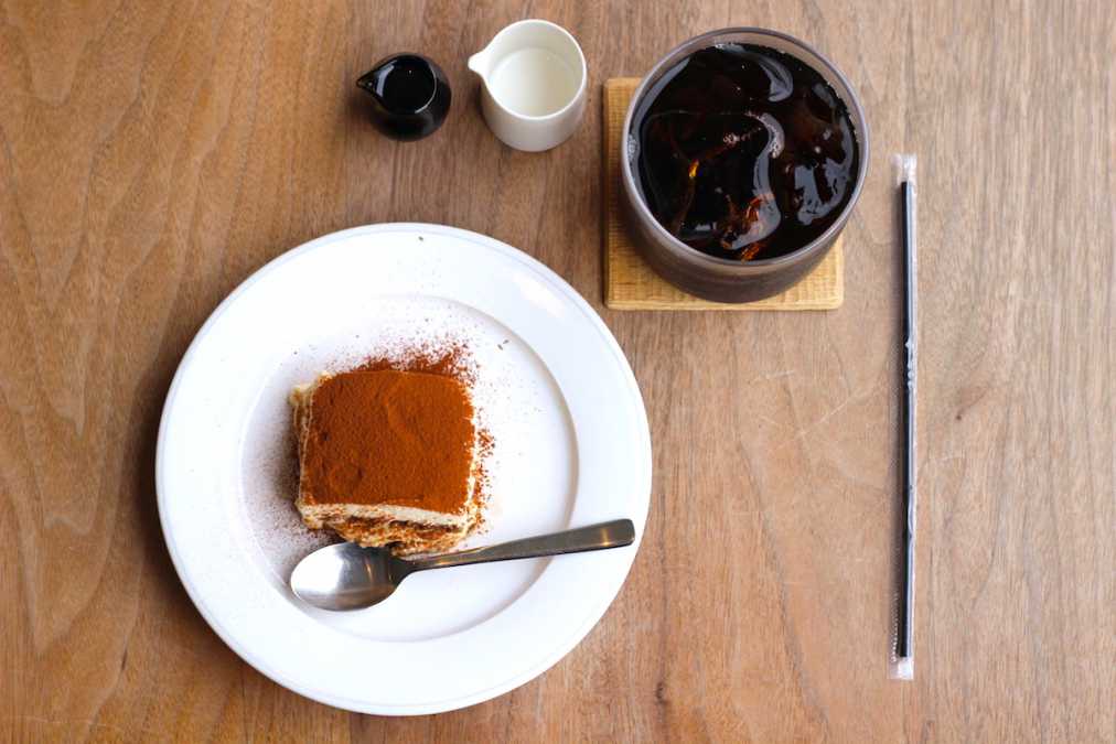 ティラミス 648円、アイスコーヒー 540円