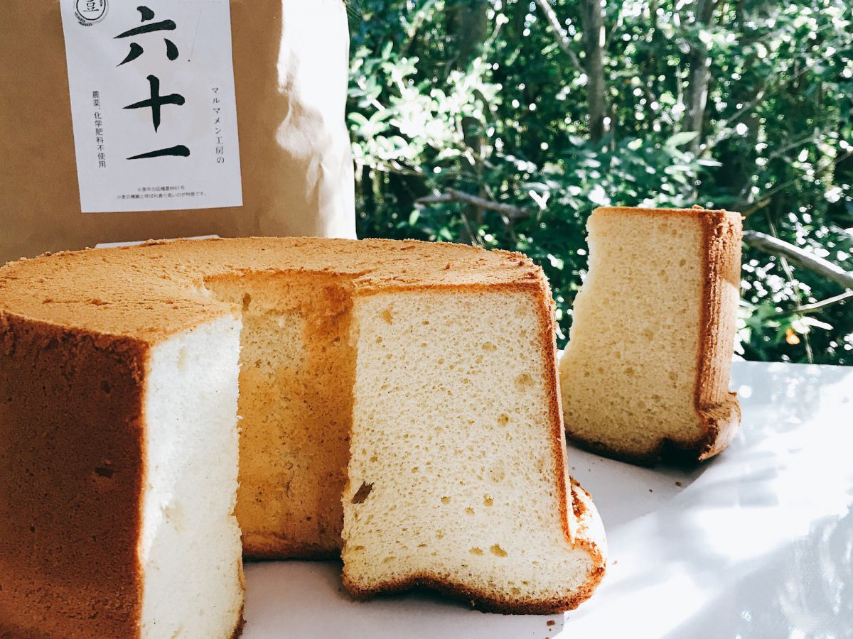 メルマメン工房小麦粉100%使用　バニラのシフォンケーキ（1斤　200円）