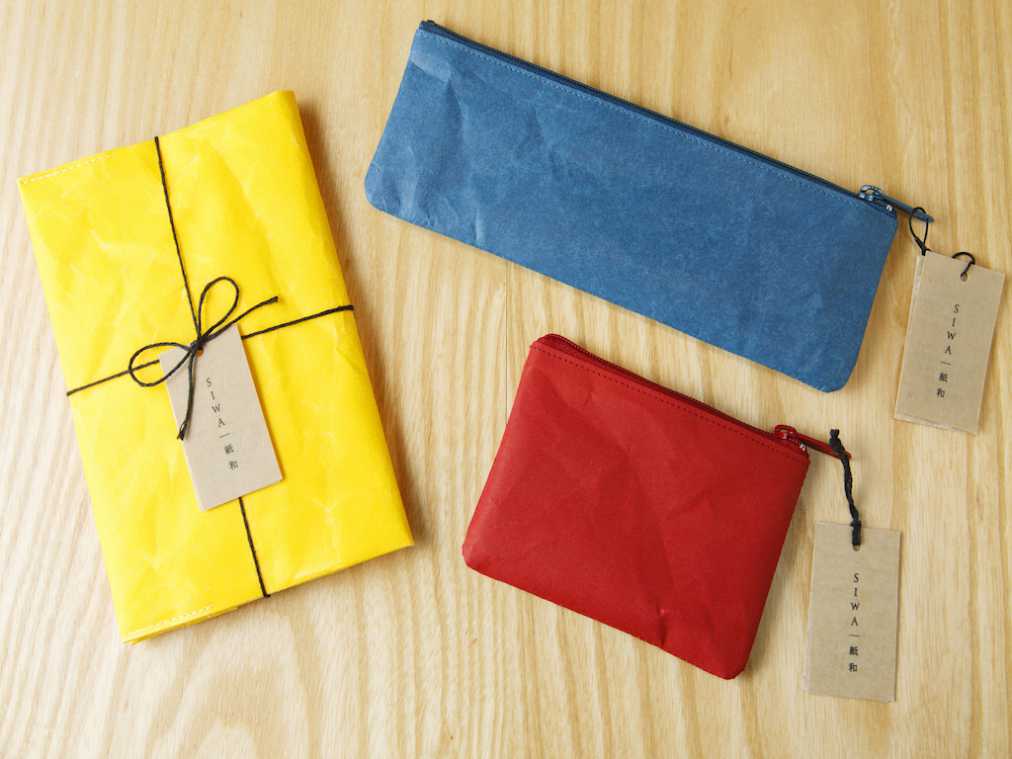 「SIWA|紙和」ブックカバー（左）ペンケース（右上）各1728円、ミニポーチ（右下）1464 円