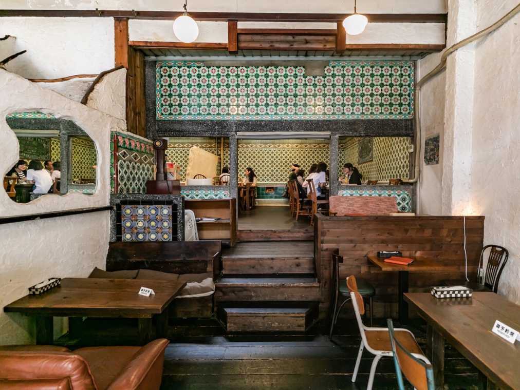 レトロなタイルがかわいい！築80年の銭湯をリノベしたカフェ「さらさ西陣」