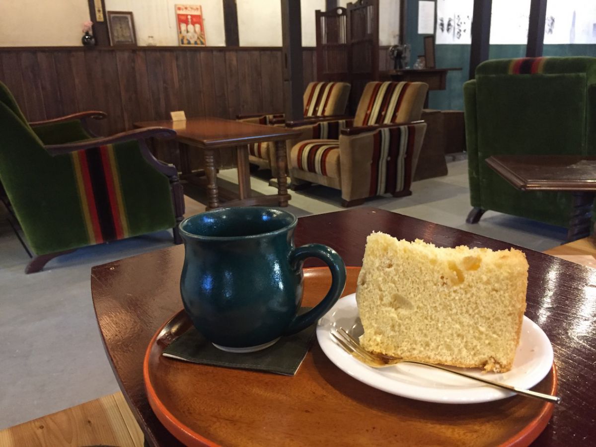 コーヒー400円、シフォンケーキ280円