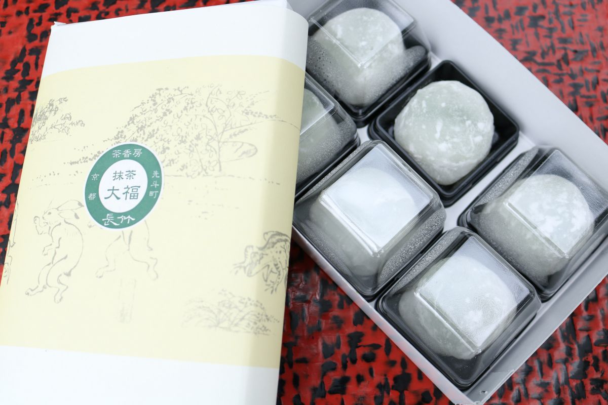 抹茶大福 6個入り1300円