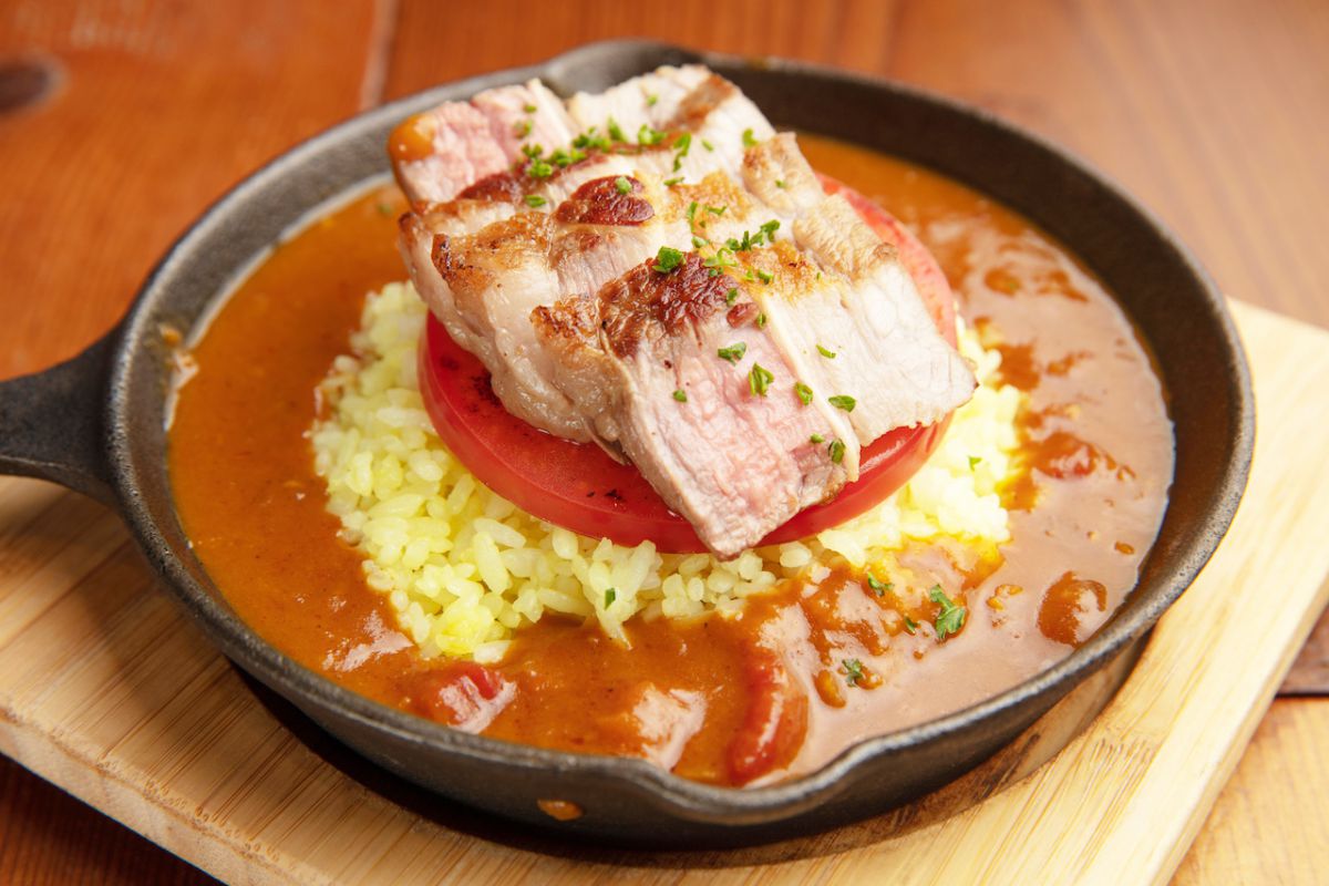 肉のせ焼きトマトカレー　950円