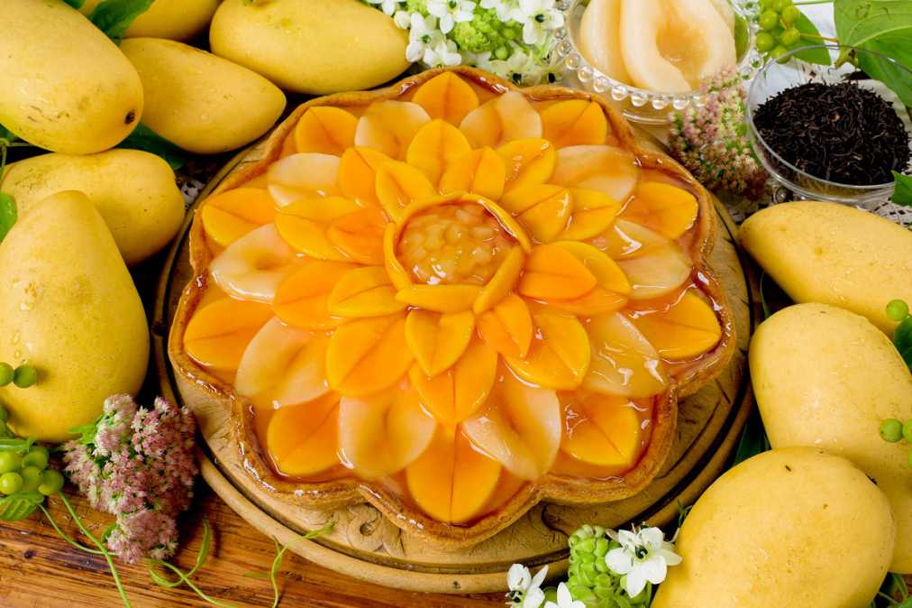 福岡「輪花型 ミルクティーのブリュレとマンゴーのタルト」piece 691円/ whole（25cm）6588円