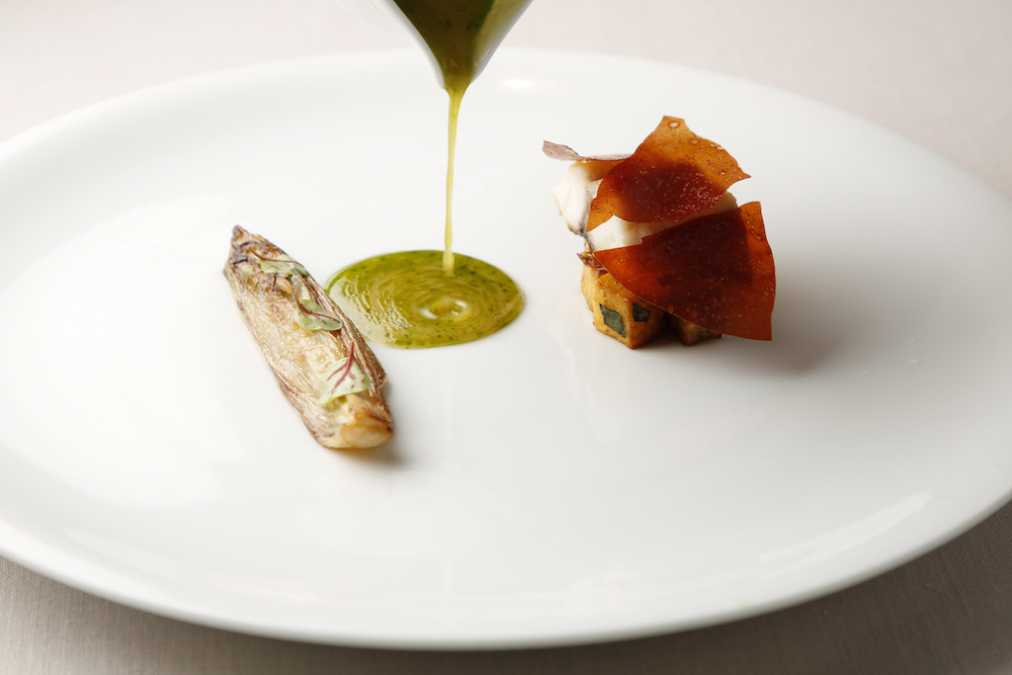 メイン(魚):イサキのオーブン焼き グリーンオリーブソース