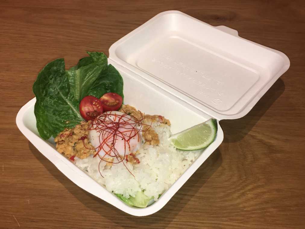 （秋田SHOTTURUガパオライスfeat.感動オリーブオイル800円）