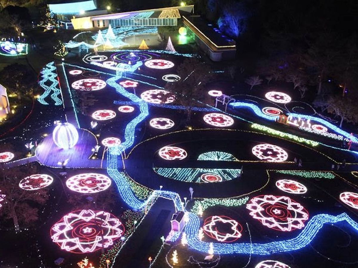 庭園を流れる光の川！「つま恋リゾート 彩の郷」のサウンドイルミがリニューアル
