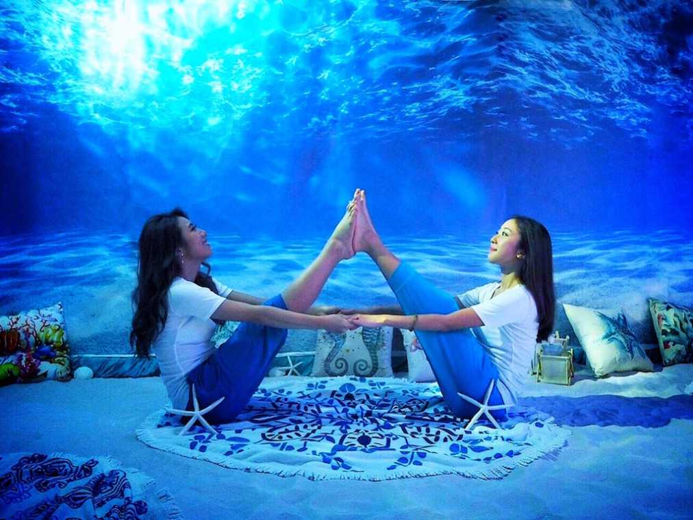 室内ビーチでマーメイドヨガ体験！この夏は人魚ショットに挑戦
