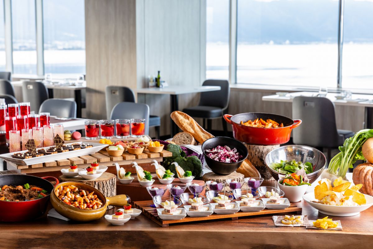 「グリルランチ」平日3200円、土曜・日曜3500円(税サ別) 