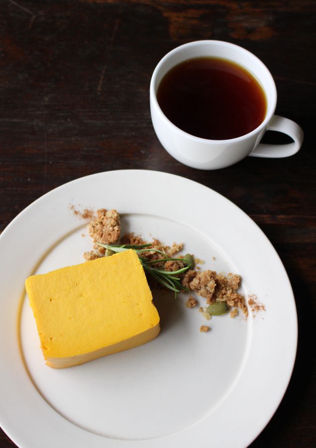 かぼちゃのチーズケーキ、ホットコーヒー各500円