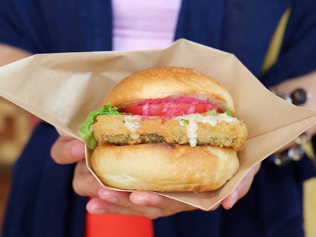 ハンバーガーも100％植物性！心も身体も軽くなる沖縄のヘルシーごはん