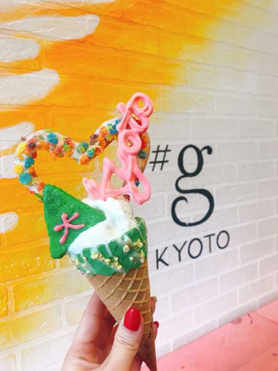 お店のオススメトッピング「Kyoto」1100円に、レインボーハート400円を追加