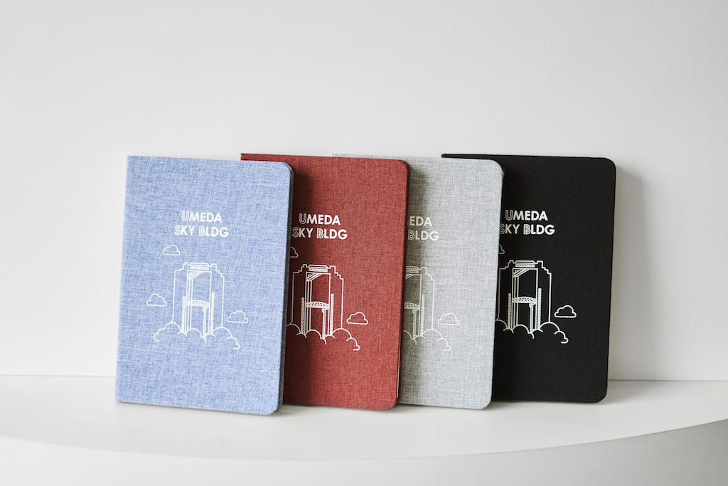 梅田スカイビル テキスタイルカバーノート 各749円