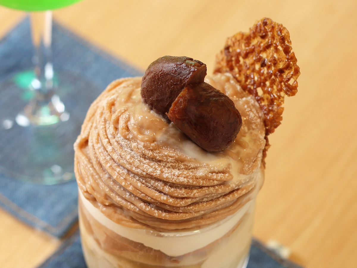 モンブランクリームの量がとにかくスゴい!まるでケーキな「栗のパフェ」。