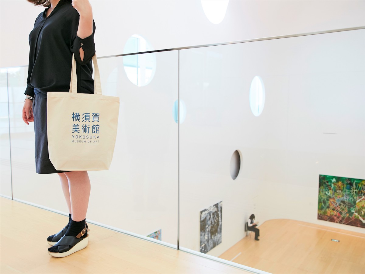 海も山もアートの一部。小旅行気分で訪れたい、海までわずか3分の絶景美術館