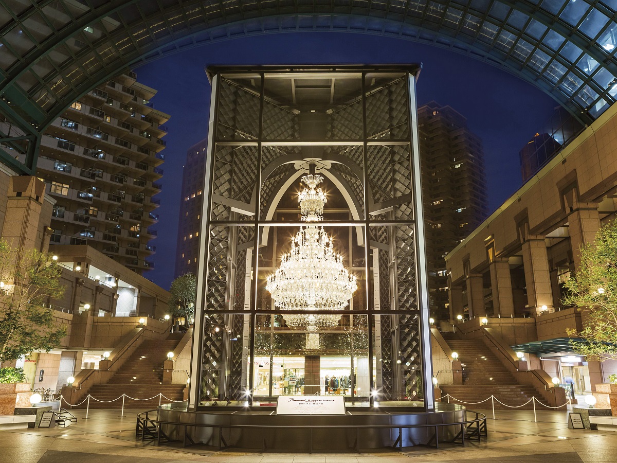 ゴージャスすぎるバカラのシャンデリアがこの冬も恵比寿に登場