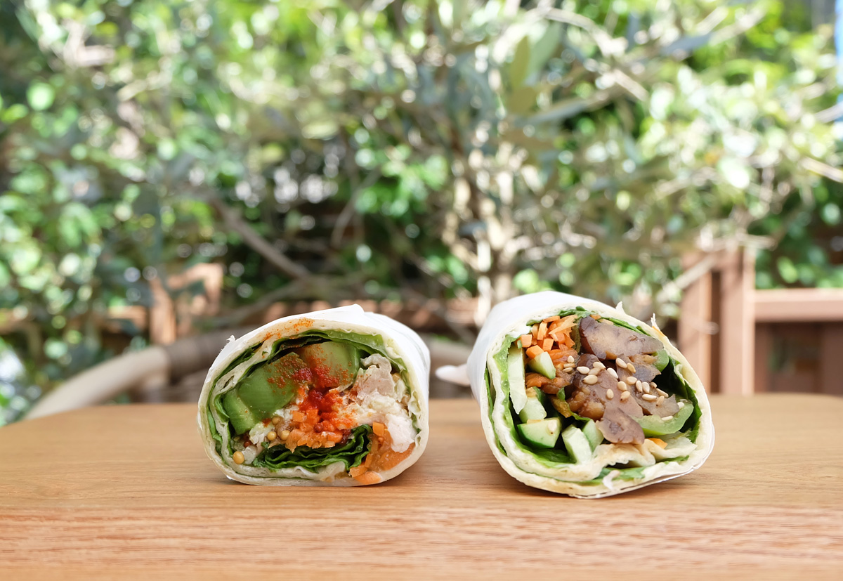 週替わりの東三河産野菜たっぷりのトルティーヤラップサンド　280円