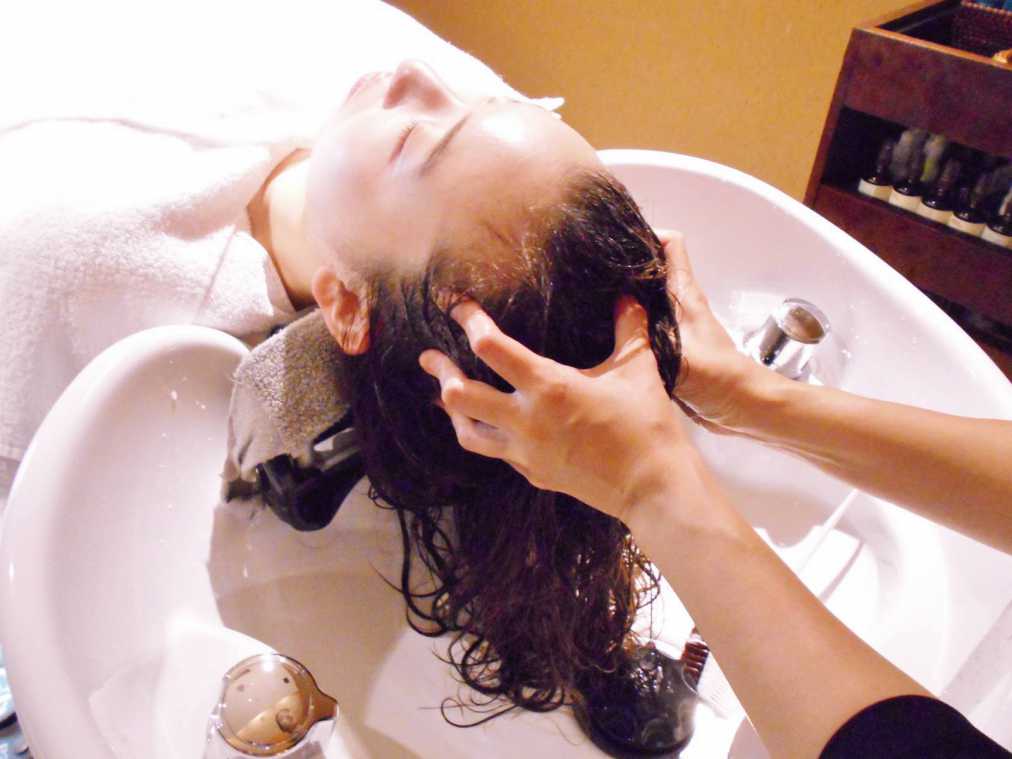 夏の紫外線で傷んだ髪を徹底ケア!AVEDAのスペシャルケアで自分にご褒美を