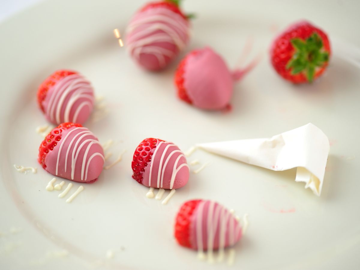 いちごにルビーチョコをディップ！「YORKYS Creperie」の～アムール・デュ・ショコラ～限定メニューがキュートすぎる