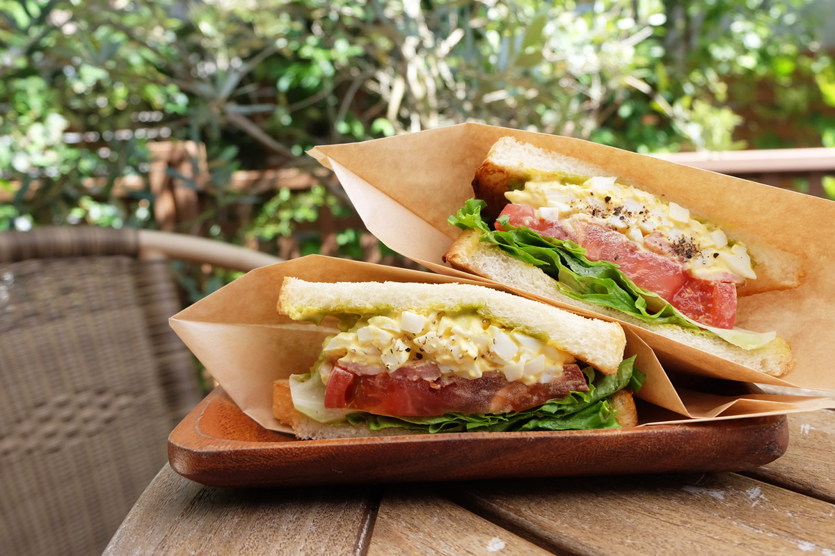 フレッシュトマトと豊橋産新鮮卵のサンド　たまサン　650円