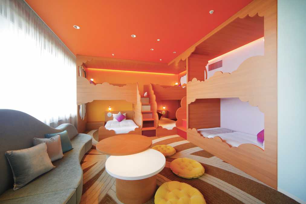 とってもメルヘンな「レインボールーム」