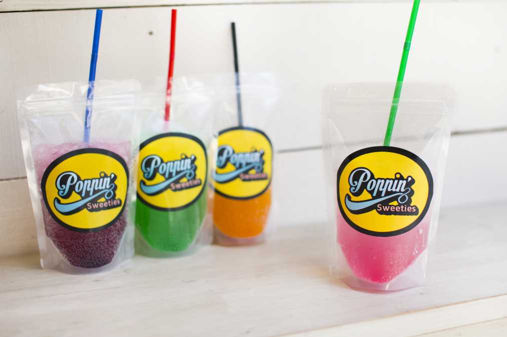 パックソーダ各400円（左からグレープ、メロン、オレンジ、トロピカルピーチ）