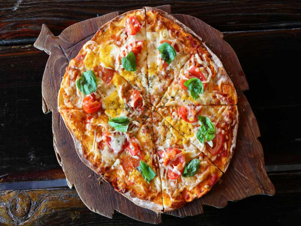 モッツァレラとトマトのピッツァ1550円