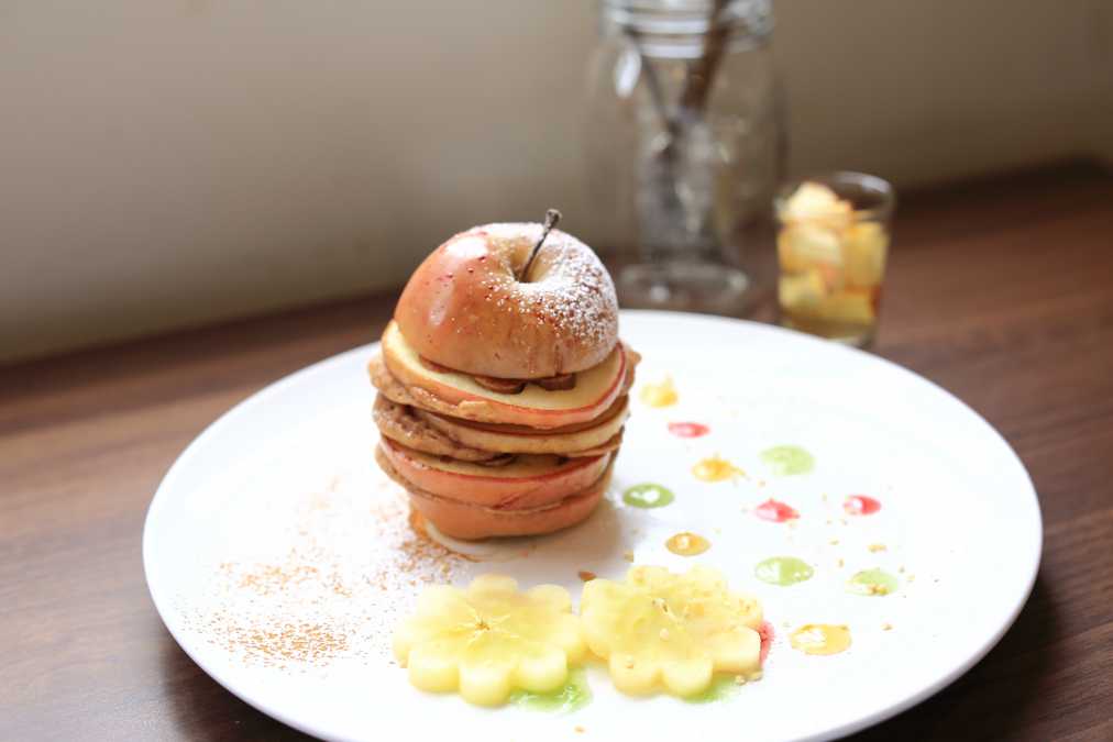 リンゴのパンケーキ1200円