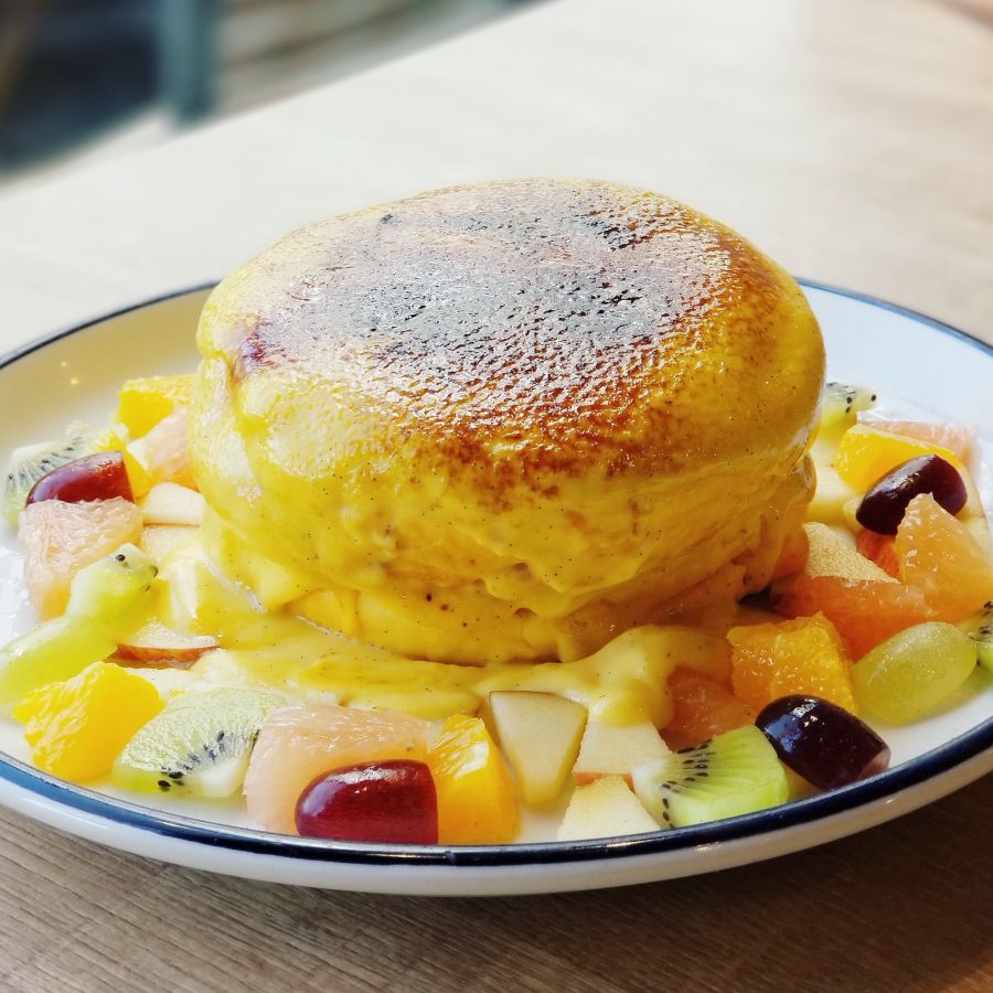 たっぷりフルーツのクリームブリュレパンケーキ 1500円(税込)